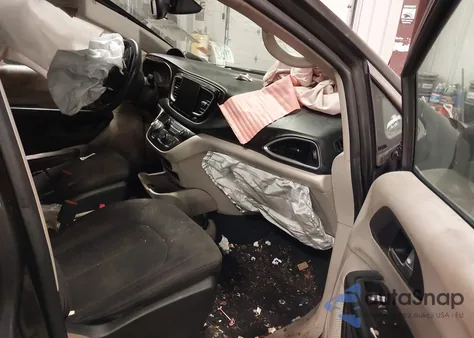 2017 Chrysler Pacifica Touring z USA, uszkodzony, nr VIN 2C4RC1DG5HR676229